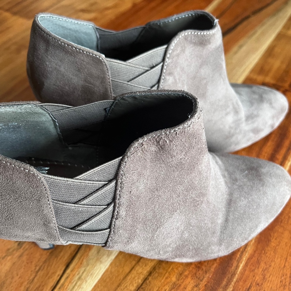 Brown suede boots. Women’s size 9.